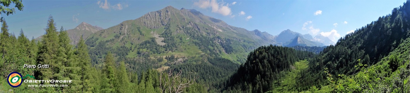 31 Dal sent. 213 vista verso le cime del Calvi e del Longo.jpg
